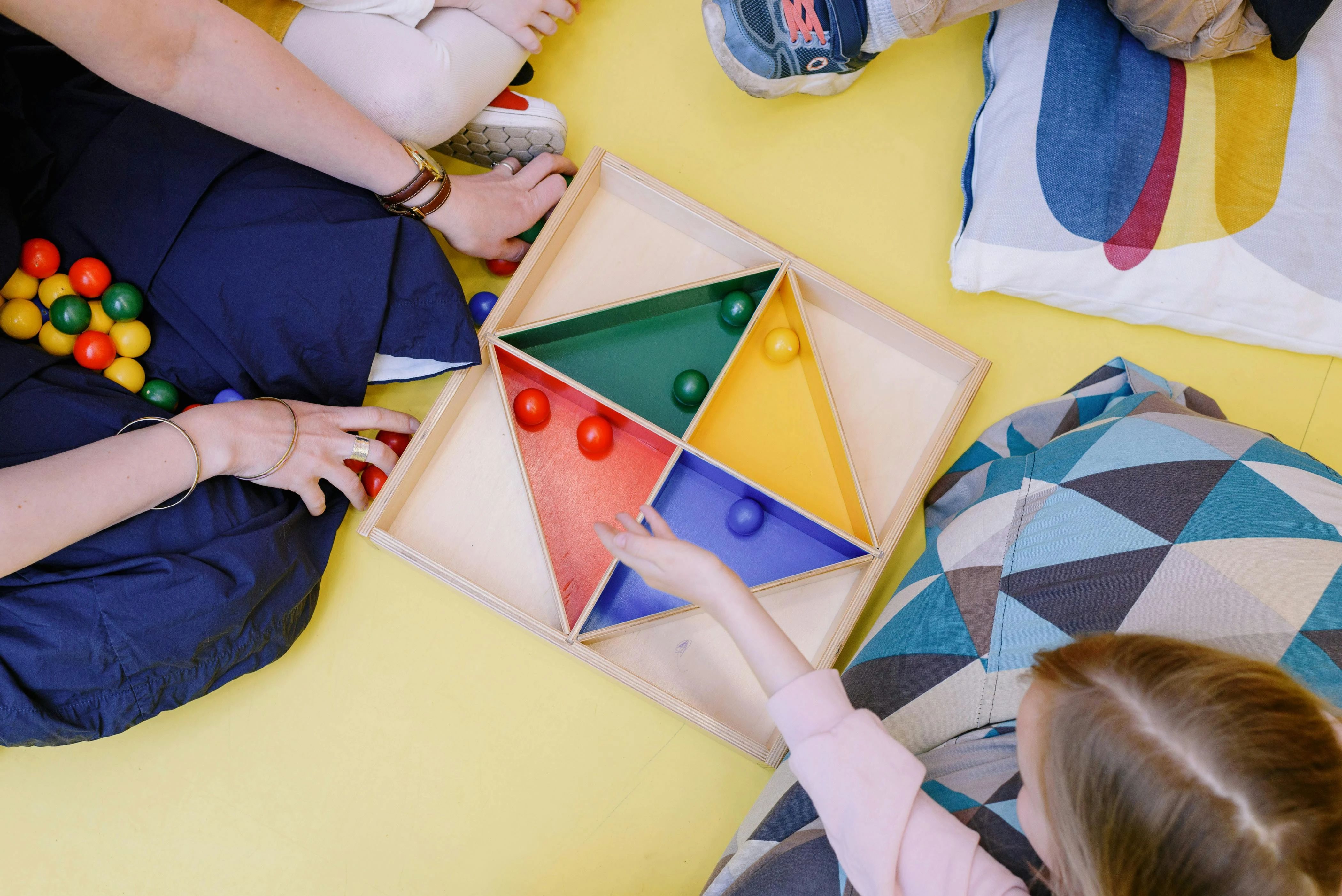 Farebná Montessori pomôcka